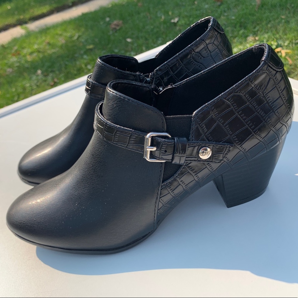 Gloria Vanderbilt Shoes
